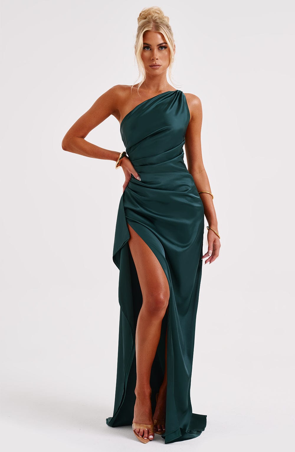 Lucienne | Večerné Šaty – Glamour Prijatý a Sublimované Krivky
