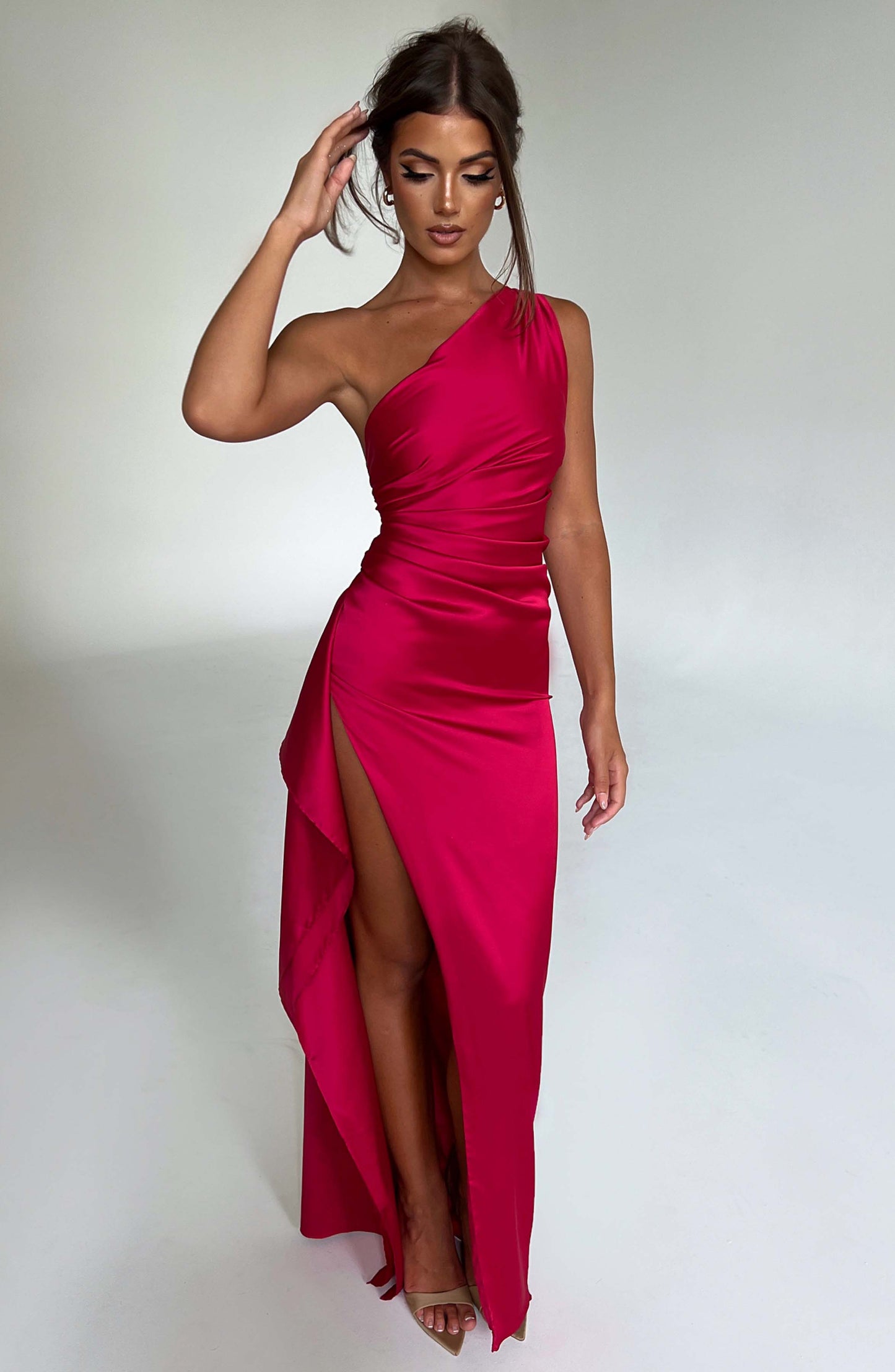 Lucienne | Večerné Šaty – Glamour Prijatý a Sublimované Krivky