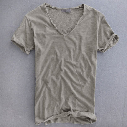 Robert | T-Shirt Uomo A Col V – Stile Minimalista e Senza Tempo 