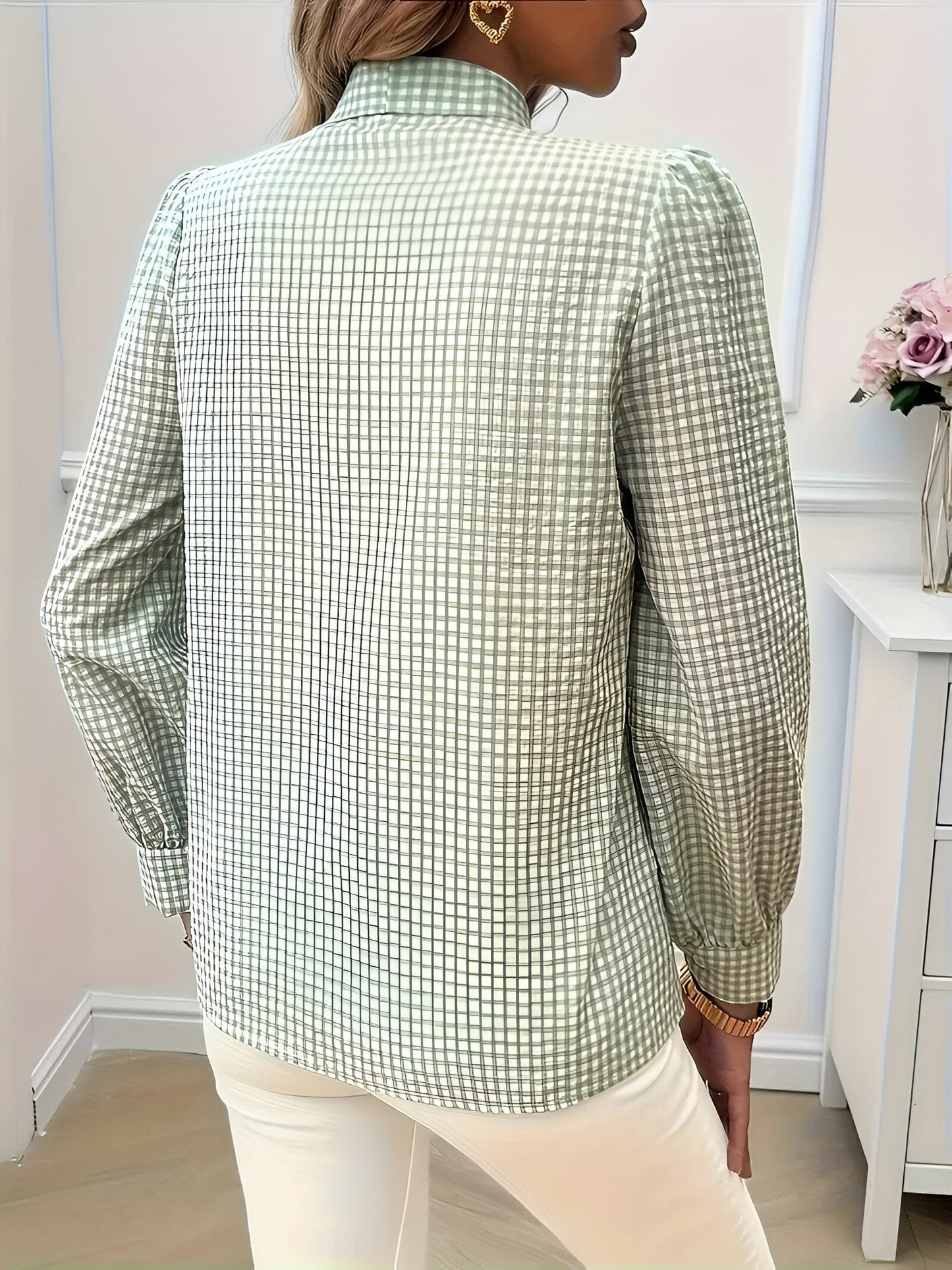Cézanne | Rutig blus med elegant lavallière 
