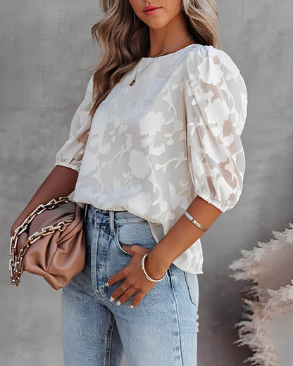 Clara | Blus Vit – Strukturerade Ärmar Och Trendig Look 