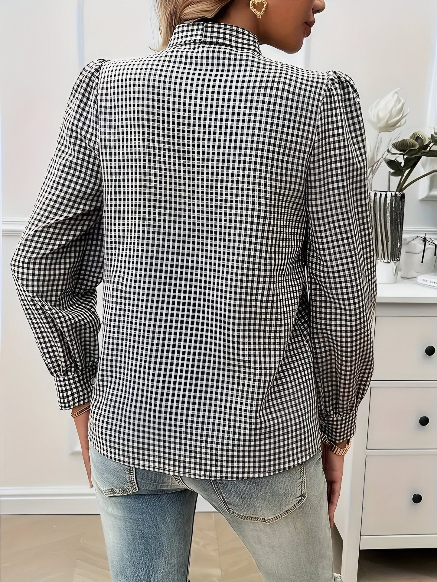 Cézanne | Rutig blus med elegant lavallière 