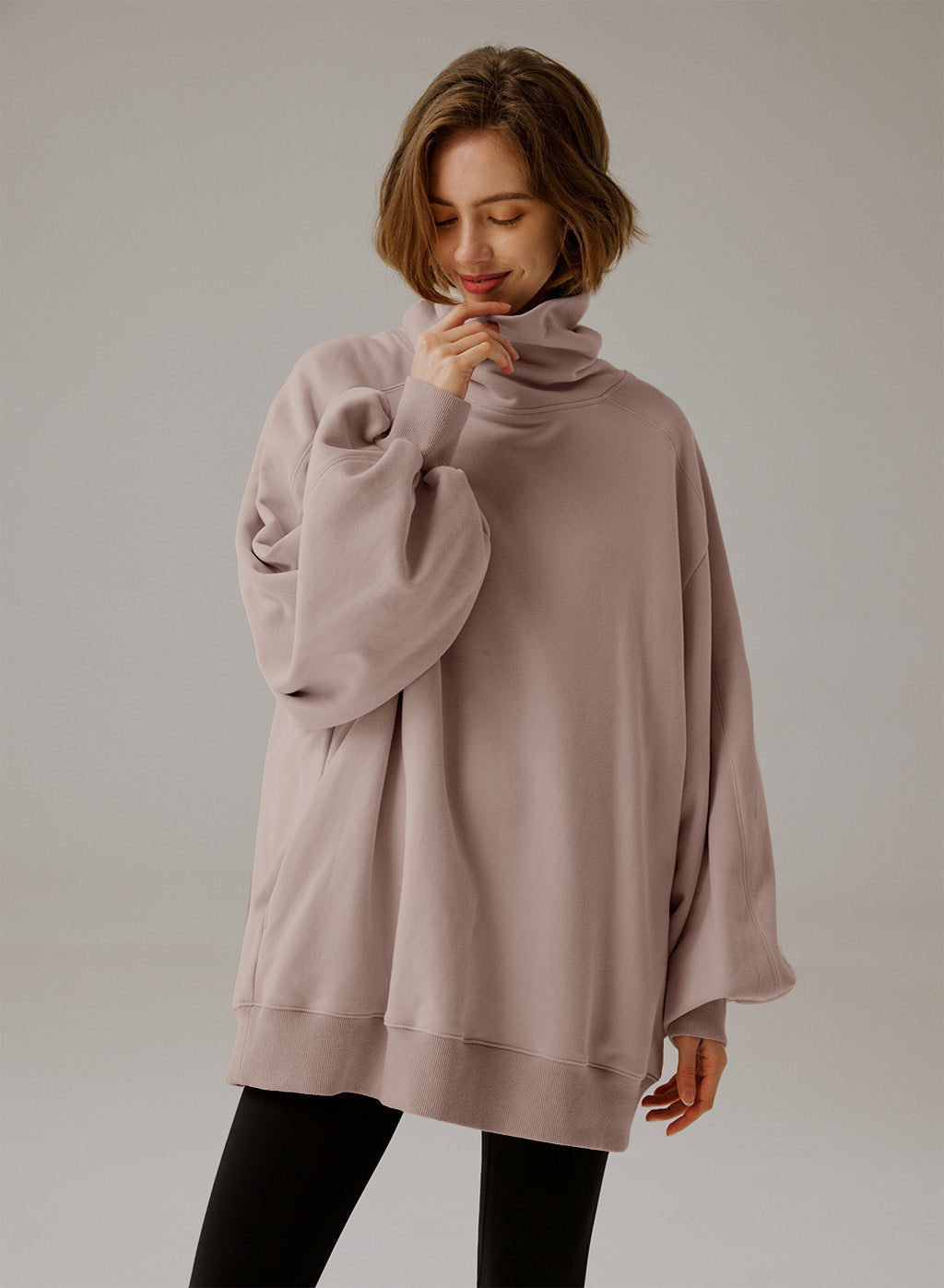 Oversize sweatshirt med rullekrave - Elegant komfort 