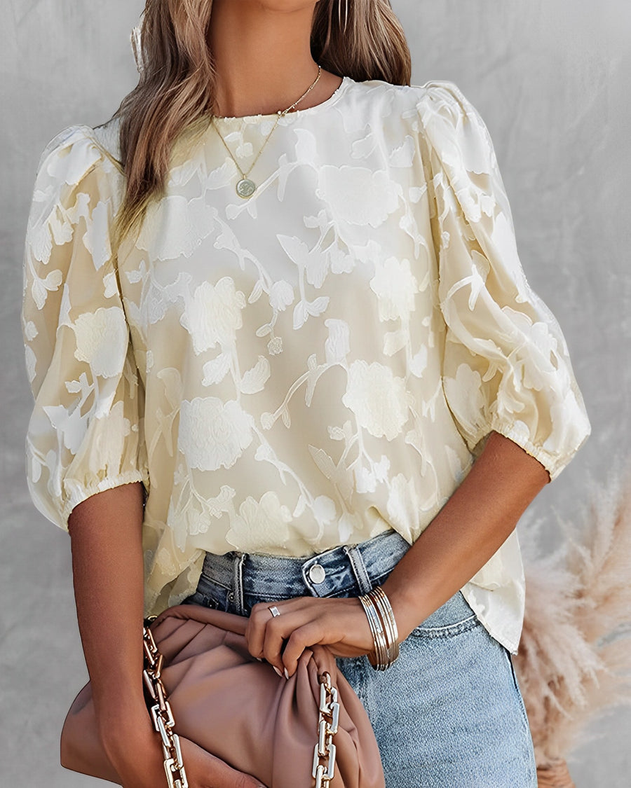 Clara | Blus Vit – Strukturerade Ärmar Och Trendig Look 