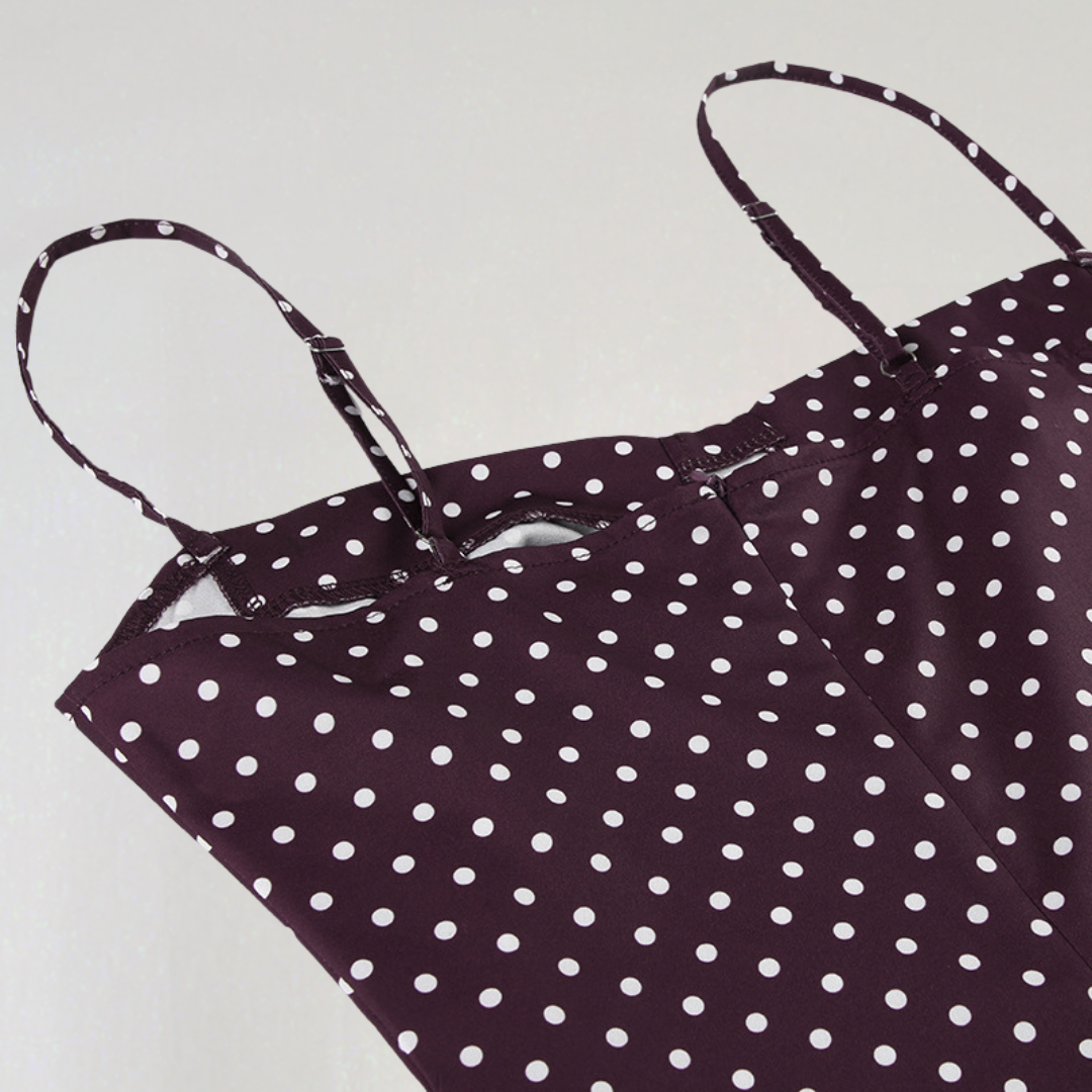 Beatrice | Kort Kjole Med Prikker – Sjokolademønster For En Vintage Chic Stil 