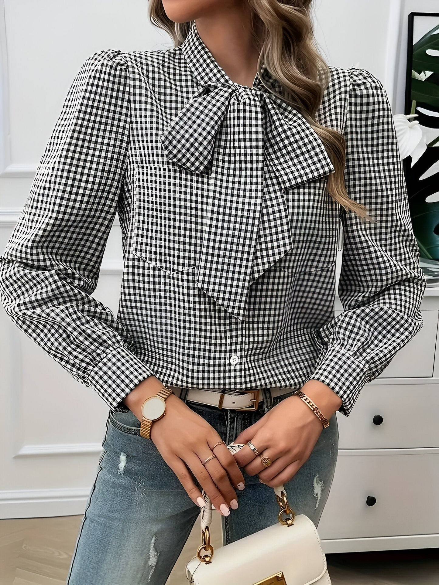 Cézanne | Rutig blus med elegant lavallière 
